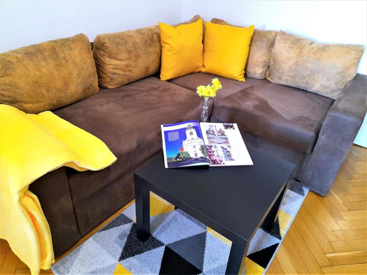 Apartment D16 *